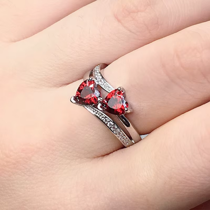 Anillo de circonita cúbica con doble corazón