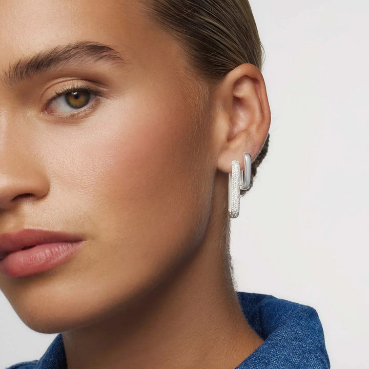 Aros grandes con pavé de iconos | Oro blanco