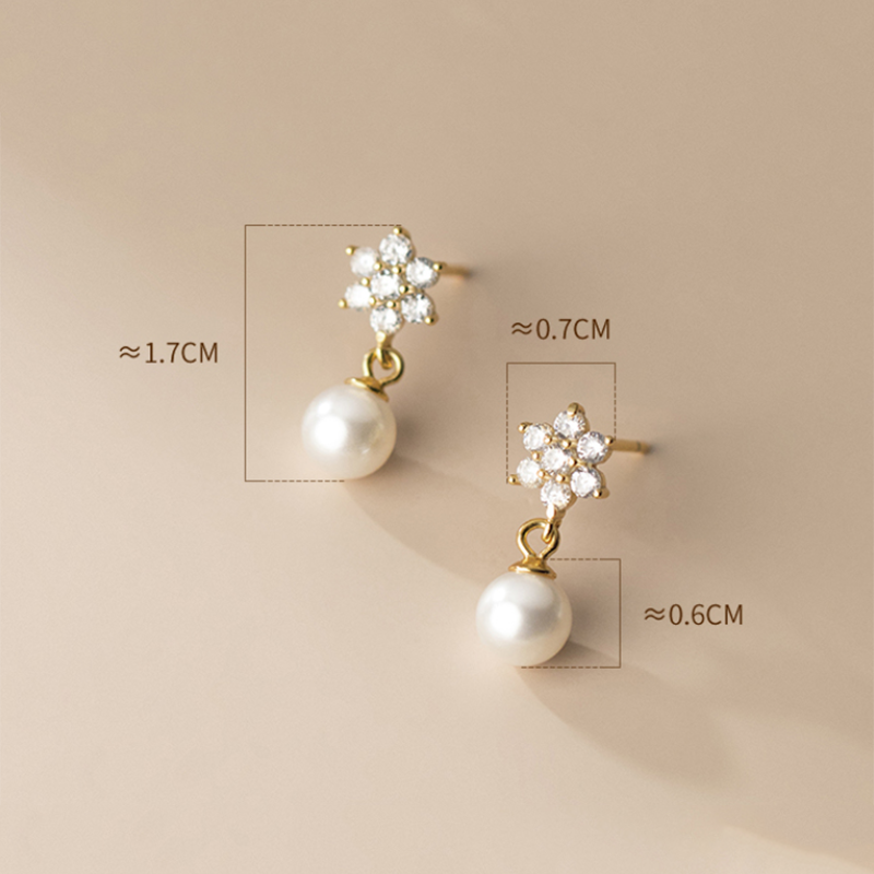 Pendientes de perlas con forma de flor