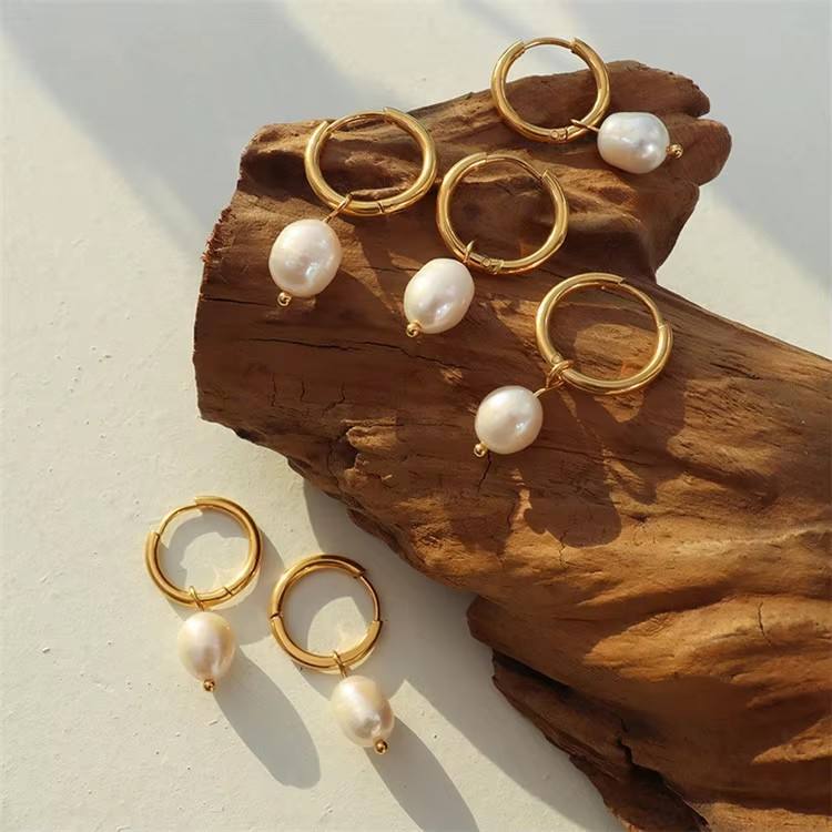 Pendientes de perlas barrocas colgantes