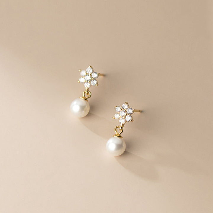 Pendientes de perlas con forma de flor
