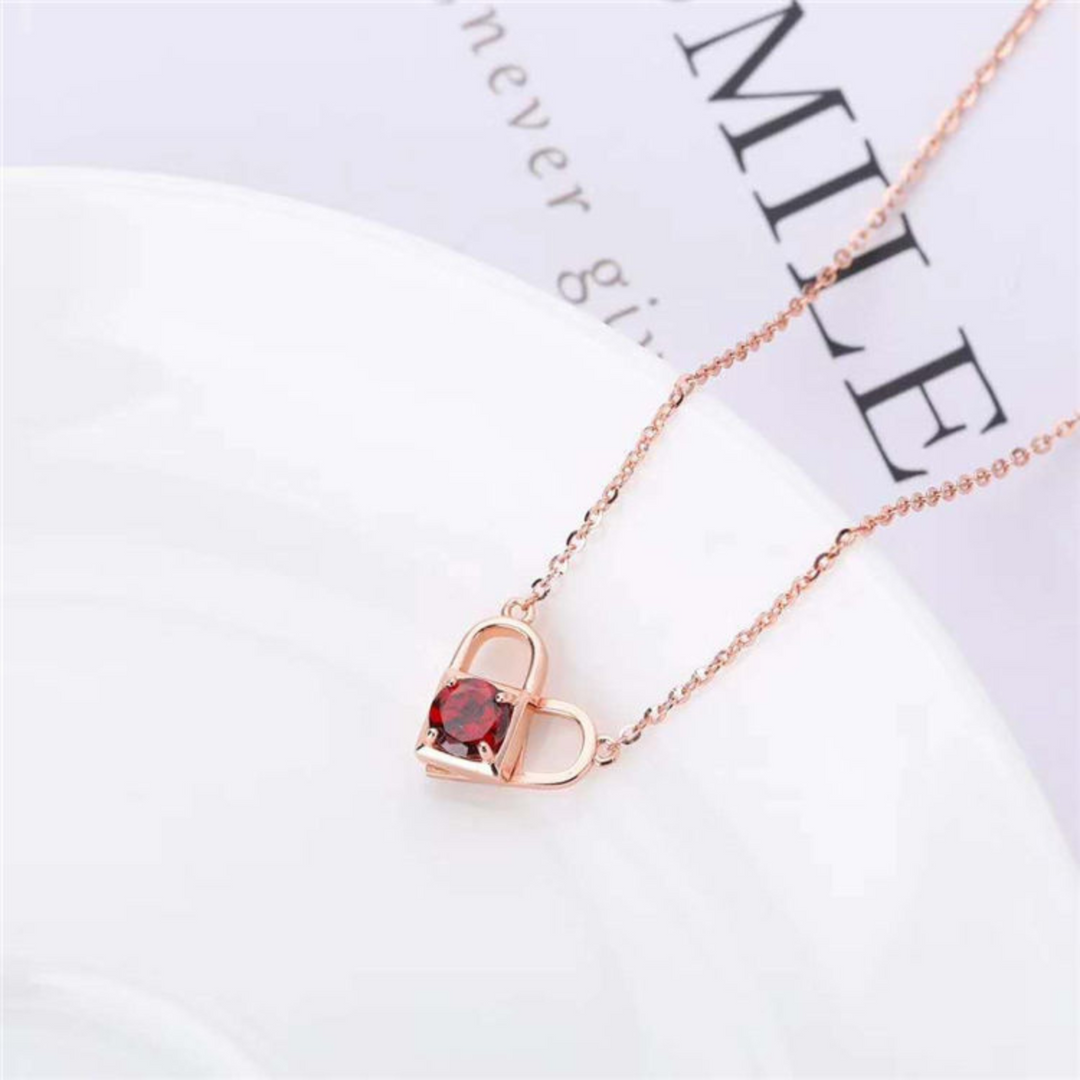 Collar con colgante de granate rojo natural