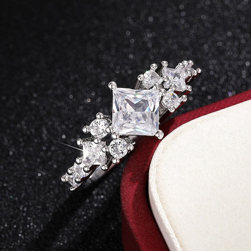 Anillo Cressida Lumere | Oro Blanco