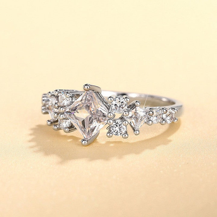 Anillo Cressida Lumere | Oro Blanco