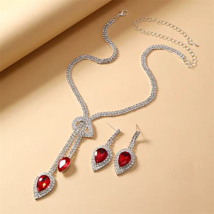Conjunto de collar y pendientes con diamantes de imitación rojos
