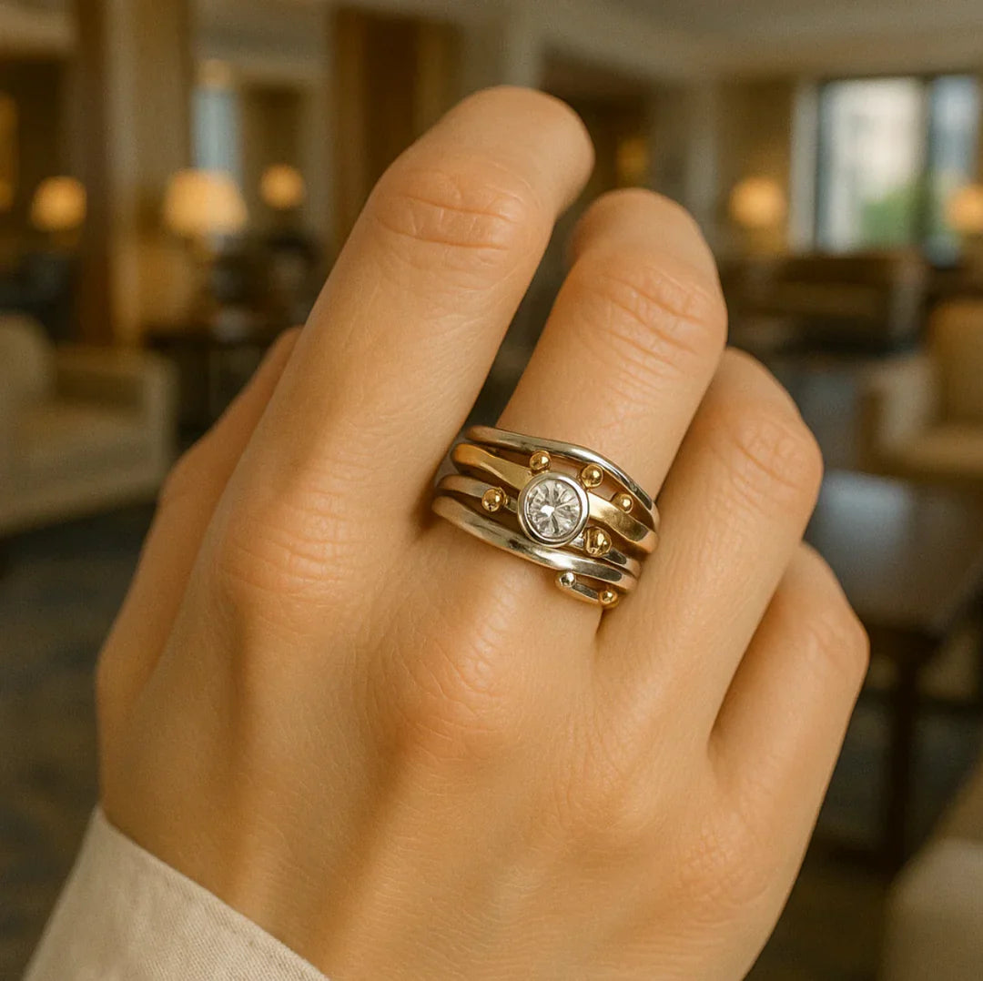 Anillo vintage de oro y circonita