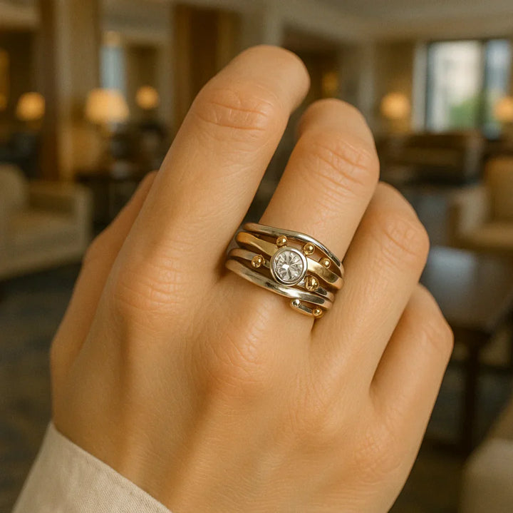 Anillo vintage de oro y circonita