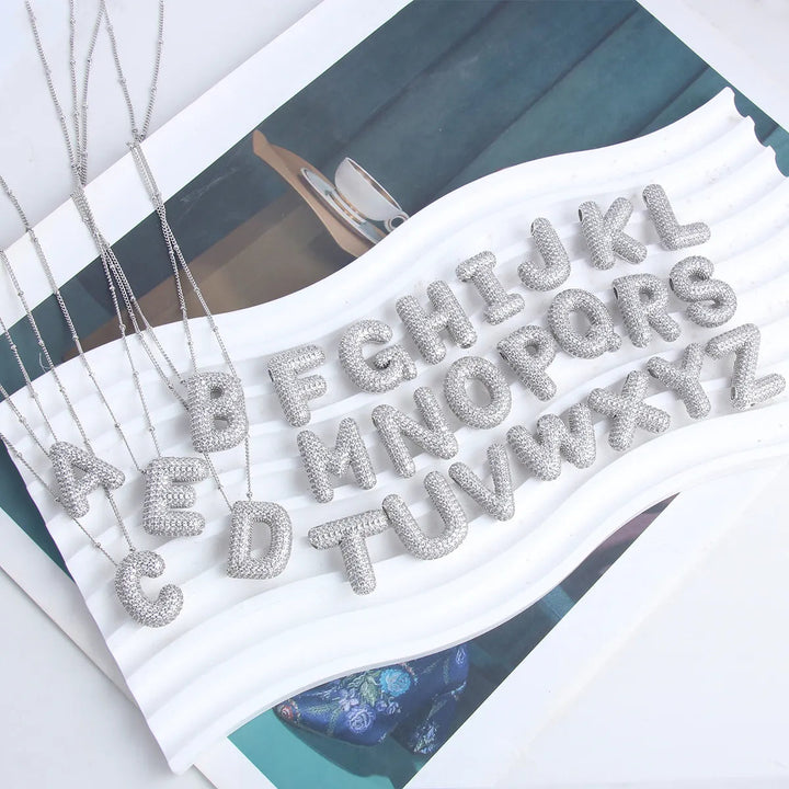 Collar con inicial y letra burbuja | Oro blanco