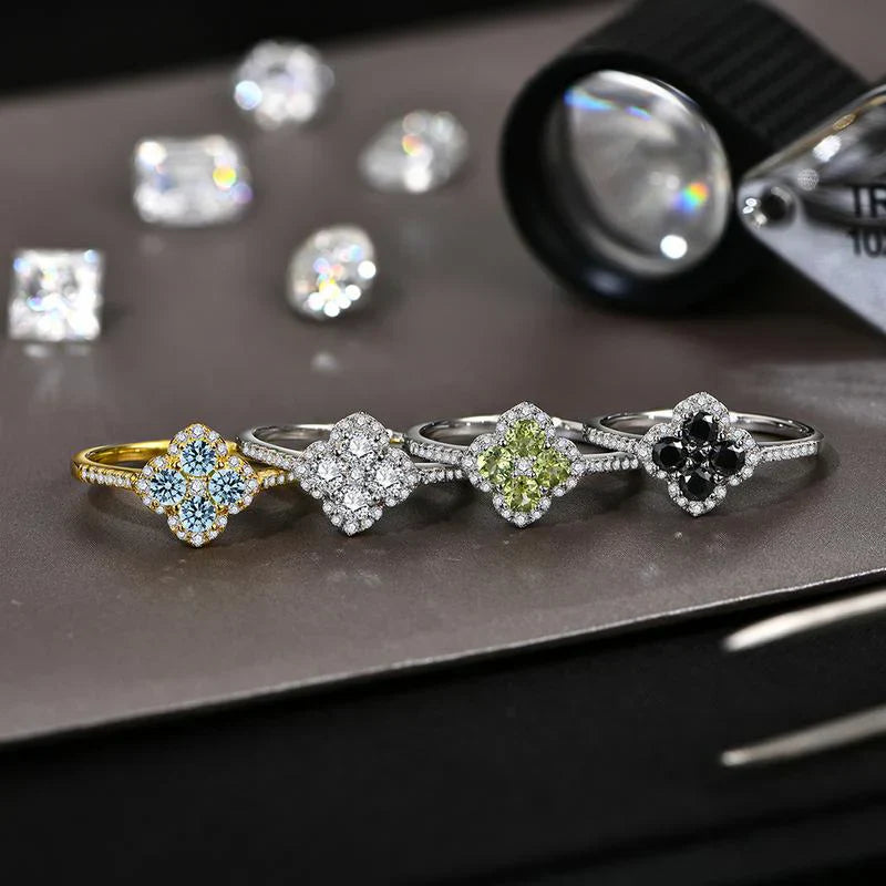 Anillo Soraya Clover | Oro blanco