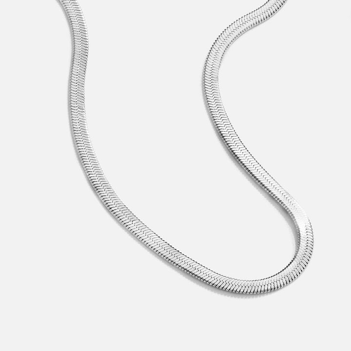 Collar de plata con cadena de serpiente Sarya